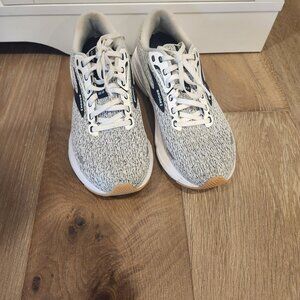 Brooks Size 9